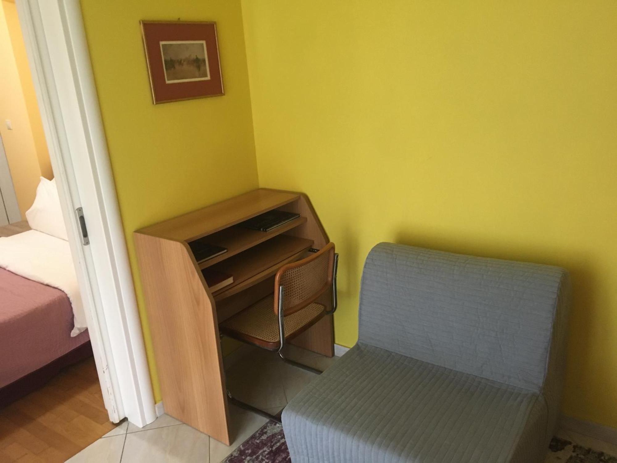Second Floor Best Stay Афины Экстерьер фото